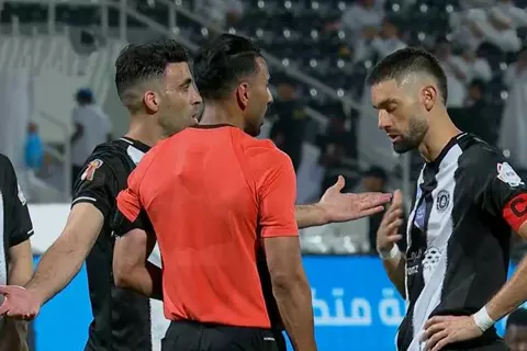 "سأحل الأمر داخليا".. مدرب الشباب يعلق على أزمة حمد الله وكاراسكو